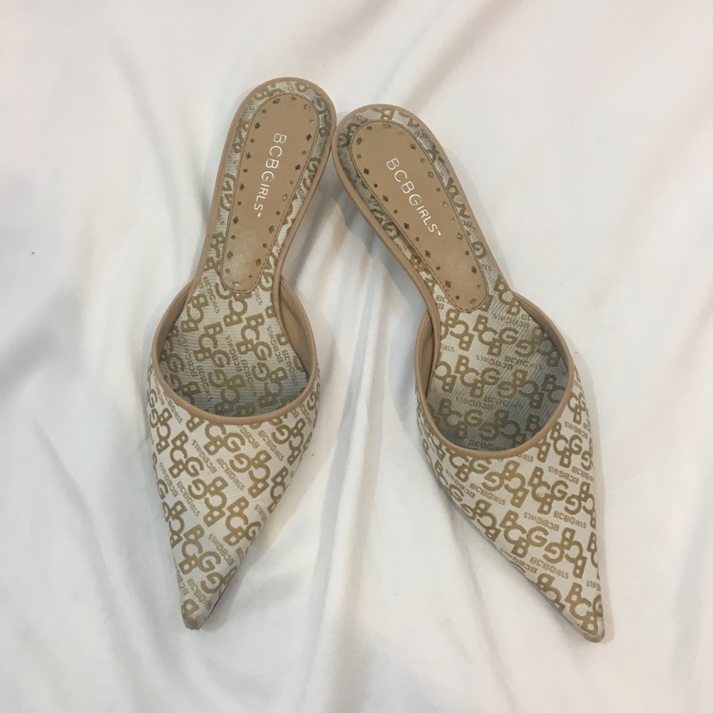 BCBG Girls tan logo kitten heels